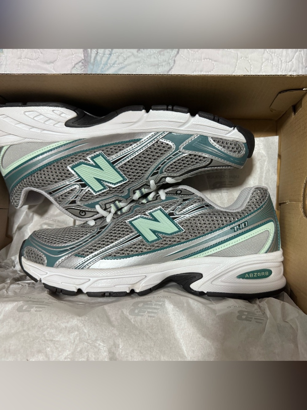 New Balance 740 8 men’s 9.5 women’s NIB NWT